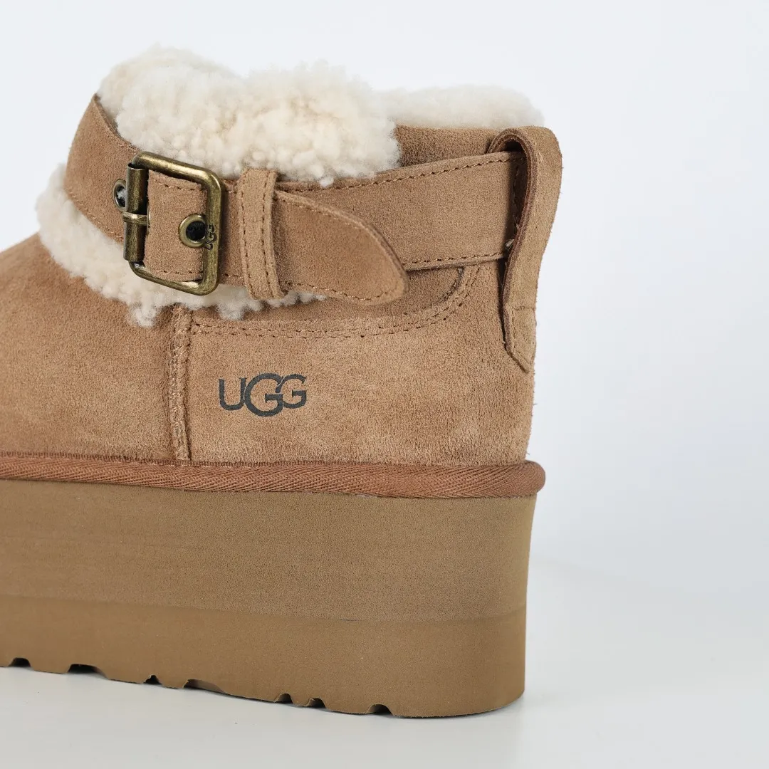 Pick up locally 💰660 Core recommendation Good price It is a very suitable choice for home use. In recent years, uug has launched a series of styles, which are partially geared towards the preferences of young consumers and have also moved to the forefront of fashion trends. Shoe body material: water-repellent coated suede upper, 17 mm UGGPURE™ implantable wool insole, lightweight non-slip and comfortable rubber outsole, with brand LOGO and trademark, with full packaging Size: 35 36 37 38 39 40